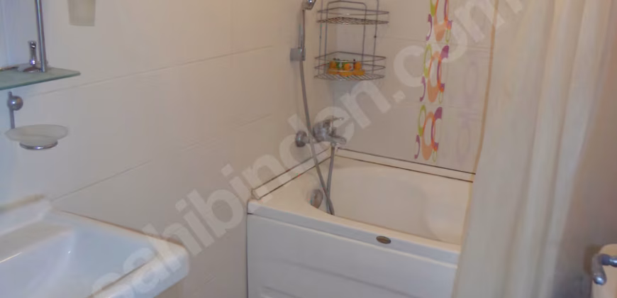ORTAKÖY’DE CADDE ÜZERİNDE SAHİLE YAKIN ARA KAT YATIRIMLIK DAİRE