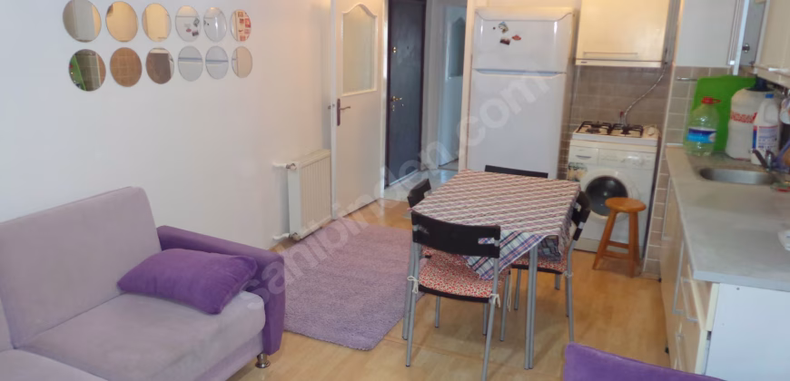 ORTAKÖY’DE CADDE ÜZERİNDE SAHİLE YAKIN ARA KAT YATIRIMLIK DAİRE