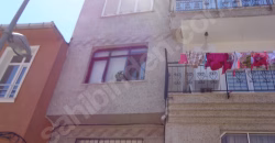 ORTAKÖY’DE CADDE ÜZERİNDE SAHİLE YAKIN ARA KAT YATIRIMLIK DAİRE