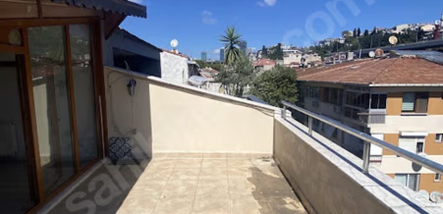 Ortaköy’De Sahile Yakın Konumda Manzaralı Teraslı 3+1 Daire