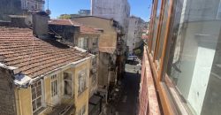 Ortaköy’De Sahile Yakın Konumda Manzaralı Teraslı 3+1 Daire