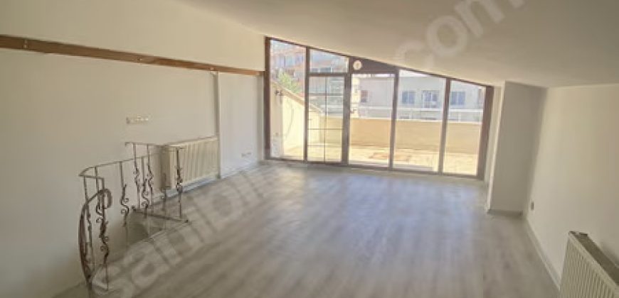 Ortaköy’De Sahile Yakın Konumda Manzaralı Teraslı 3+1 Daire
