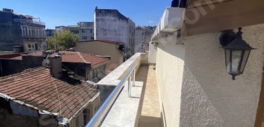 Ortaköy’De Sahile Yakın Konumda Manzaralı Teraslı 3+1 Daire