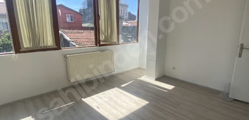 Ortaköy’De Sahile Yakın Konumda Manzaralı Teraslı 3+1 Daire