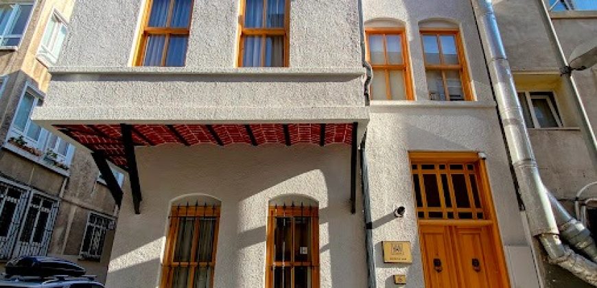 Ortaköy’De Sahile Yakın Yeniden Yapılmış Tescilli Eski Eser
